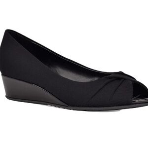 NWT Bandolino Womens Dark Blue Over Lapping Design Open Toe Wedge Shoe 9M